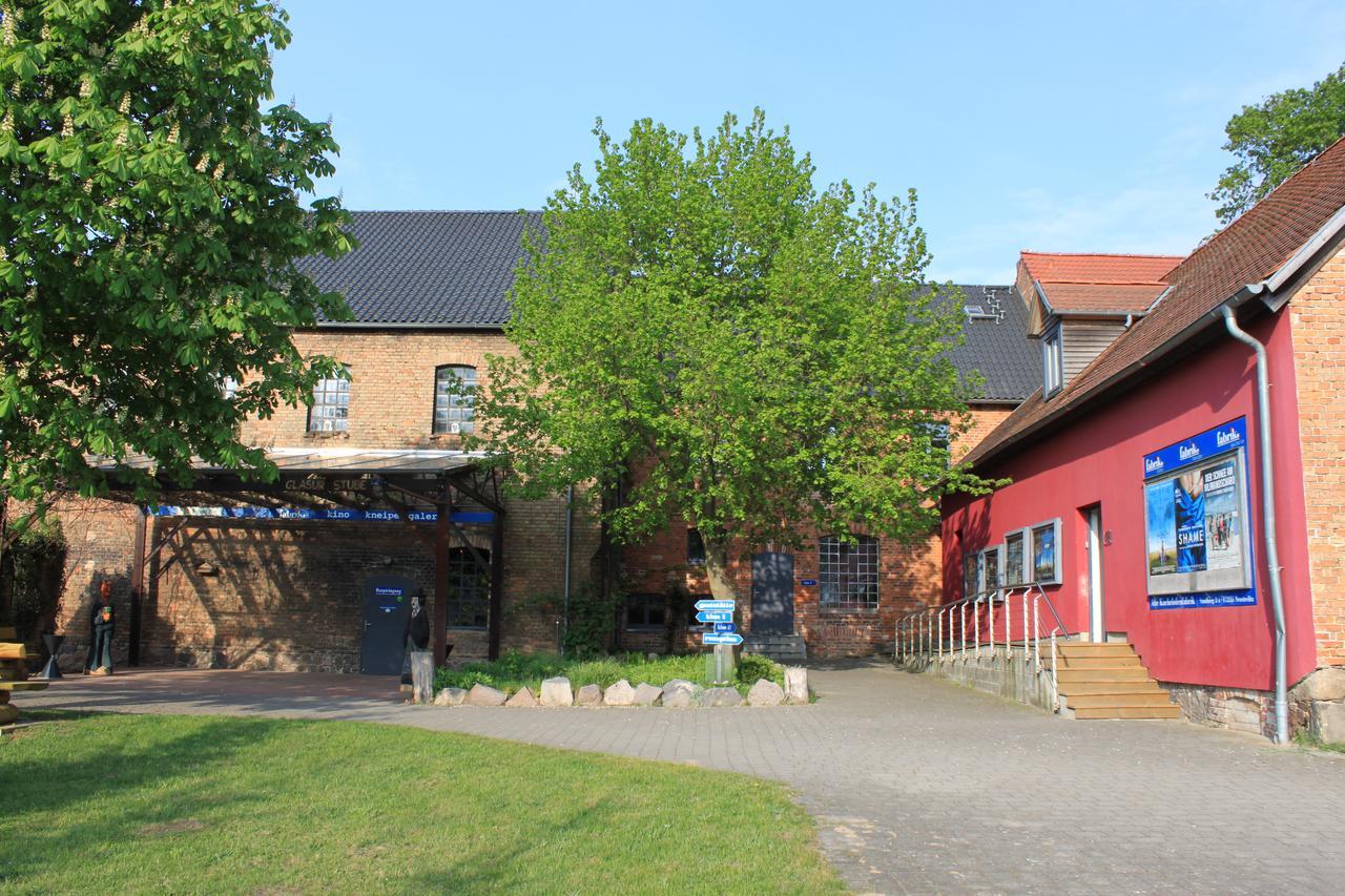 Basiskulturfabrik Oeko-Hotel Neustrelitz Exterior foto